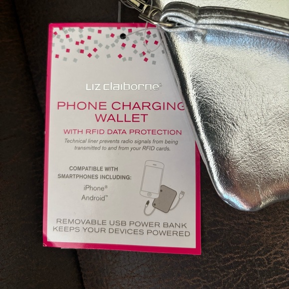 Liz Claiborne phone charging wallet - Picture 4 of 5